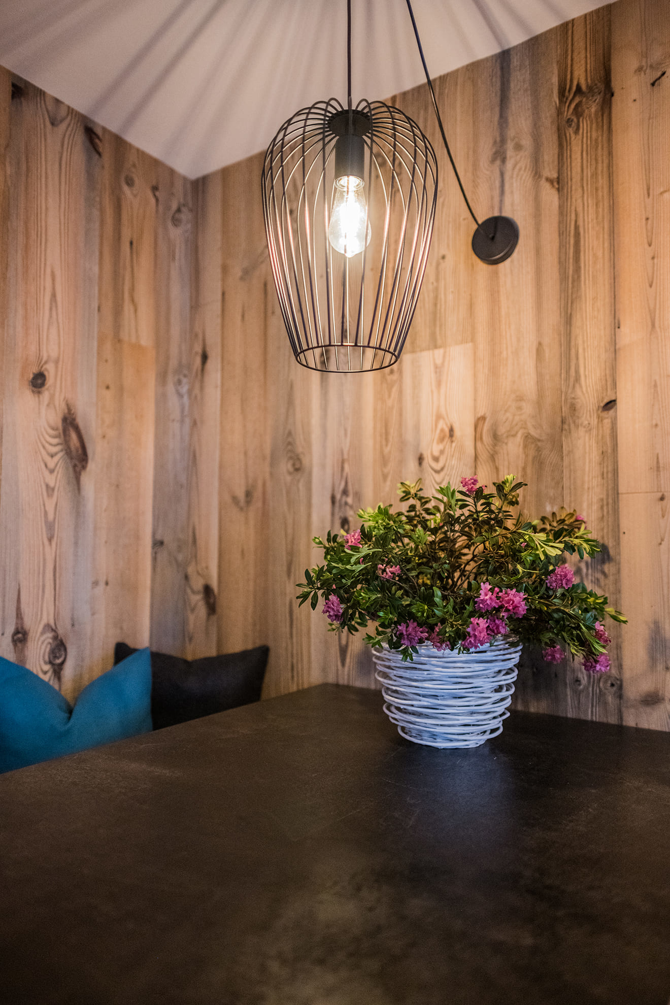 Chalet Ortles - Blumendeko auf Tisch